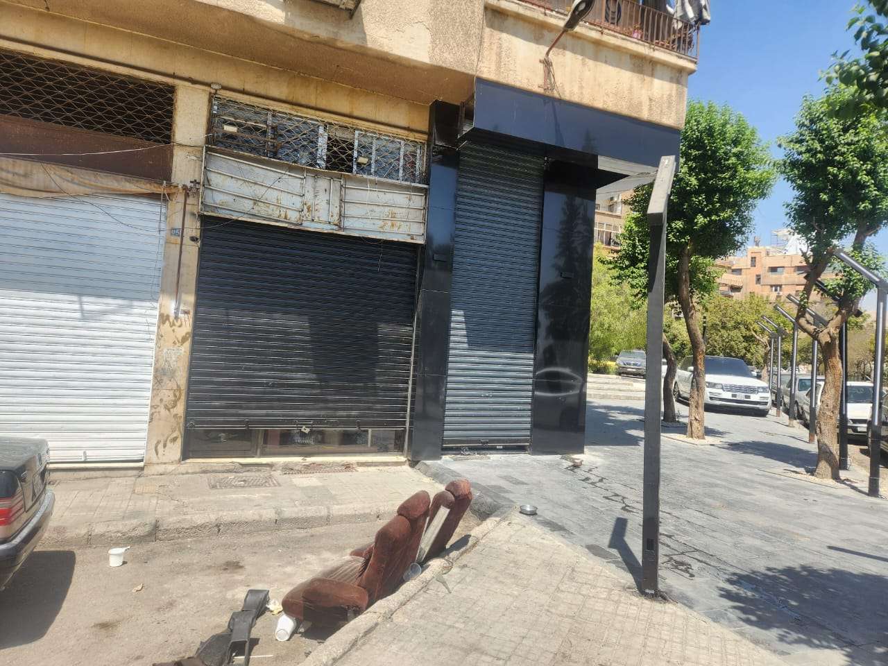 محل للأجار على شارع الثورة/ ٣٠ متر طابقين ونصف/ ركن الدين/ مطل على الاوتوستراد، بسعر ١٢٠ الف دولار