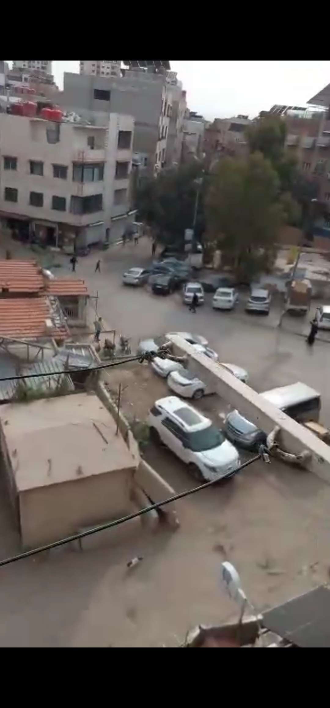 شقة للبيع في المنطقة الصناعية مقابل كراج الست جانب مأكولات الشام طابو أخضر..٤ غرف وصالون