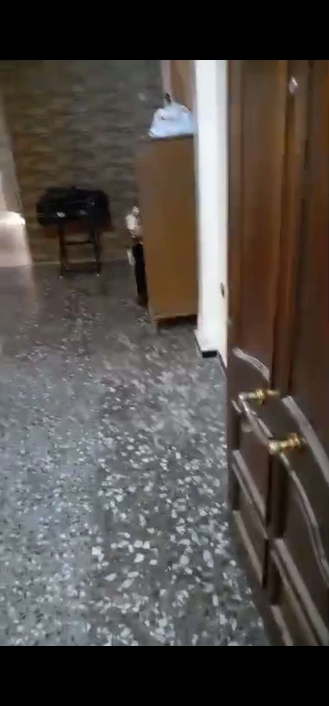 شقة للبيع في المنطقة الصناعية مقابل كراج الست جانب مأكولات الشام طابو أخضر..٤ غرف وصالون