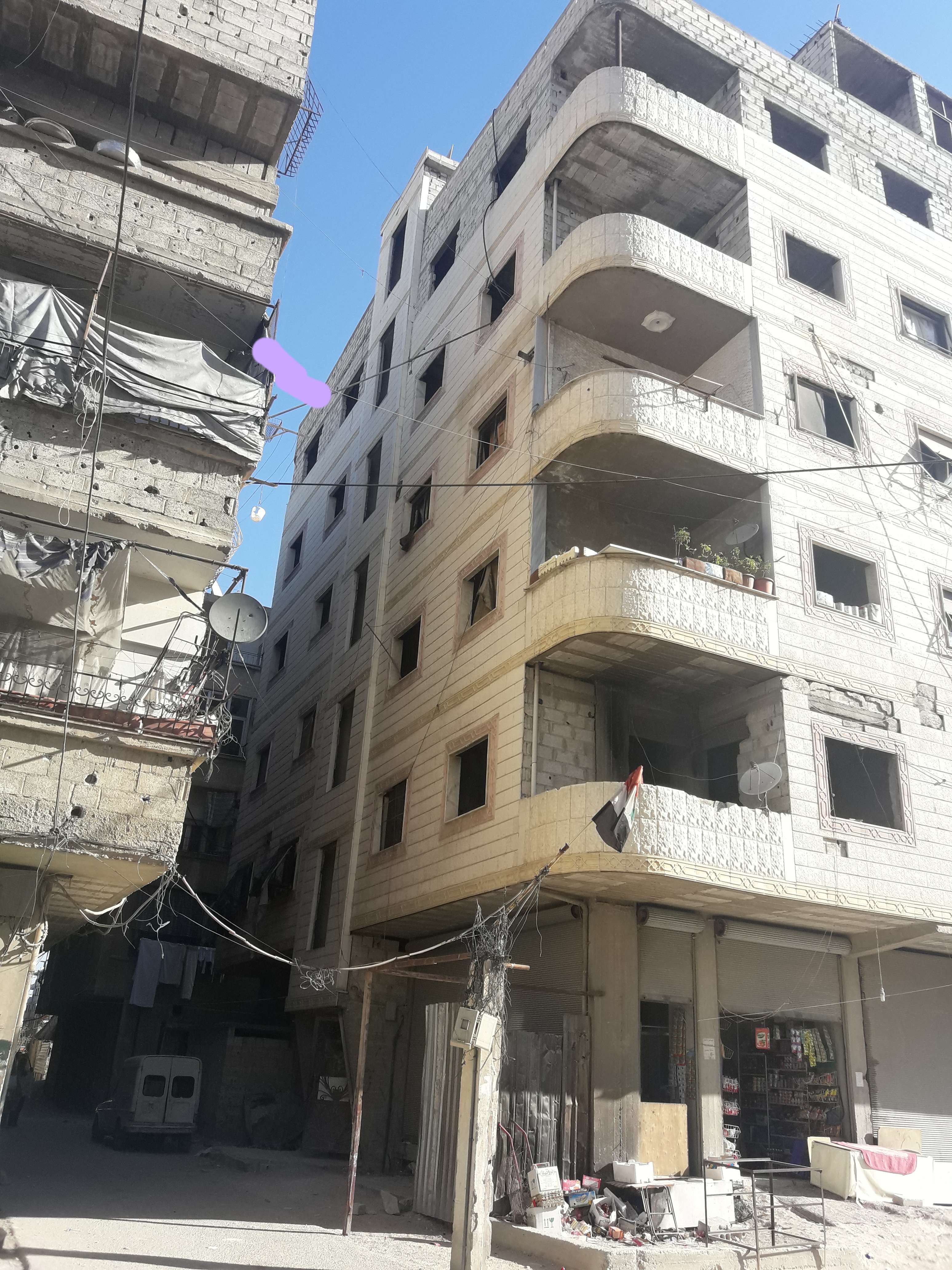 🔻للبيع منزل بعين ترما الزينية🔻                     🔻الشقة عضم 🔻        والتواصل للجادين فقط اذا سمحتوا الملكيه :طاابو اخضر ٢٤٠٠ سهم المساحه :٦٥متر التقسيم:غرفتين وصالون صغير  ومنافع وبرندا ال