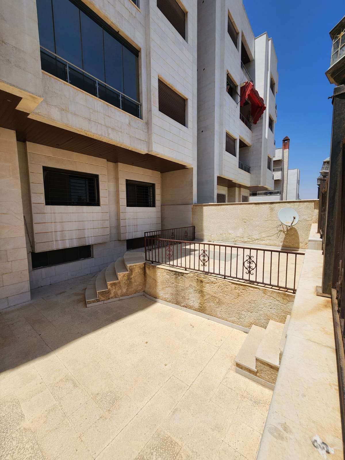 بيت للأجار في مشروع دمر الجزيرة ١٦ صالون وغرفتين مع اطلالة، ومنتفع وكبير يصلع للهب الأطفال ومسطبة للمتة او ،الأرجيلة بسعر ٨٢٥ دولار بالشهر، للتواصل على واتس اب كندي  +15142585554 958952753